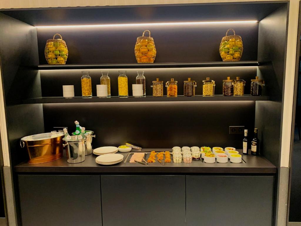 Kozmo Hotel Suites & Spa - Small Luxury Hotels of the World - Resim 17