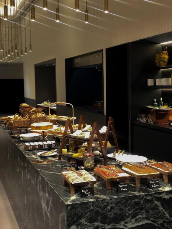 Kozmo Hotel Suites & Spa - Small Luxury Hotels of the World - Resim 15