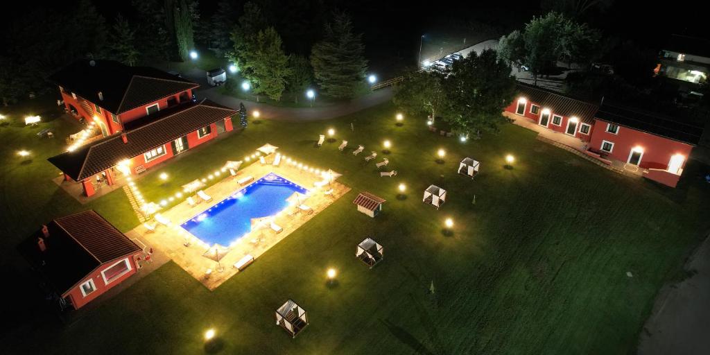Bazén v ubytování Agriturismo Borgo Imperiale nebo v jeho okolí