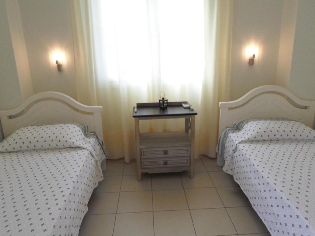 Posteľ alebo postele v izbe v ubytovaní Heliovasilema (Sunset) Apartments and Studios