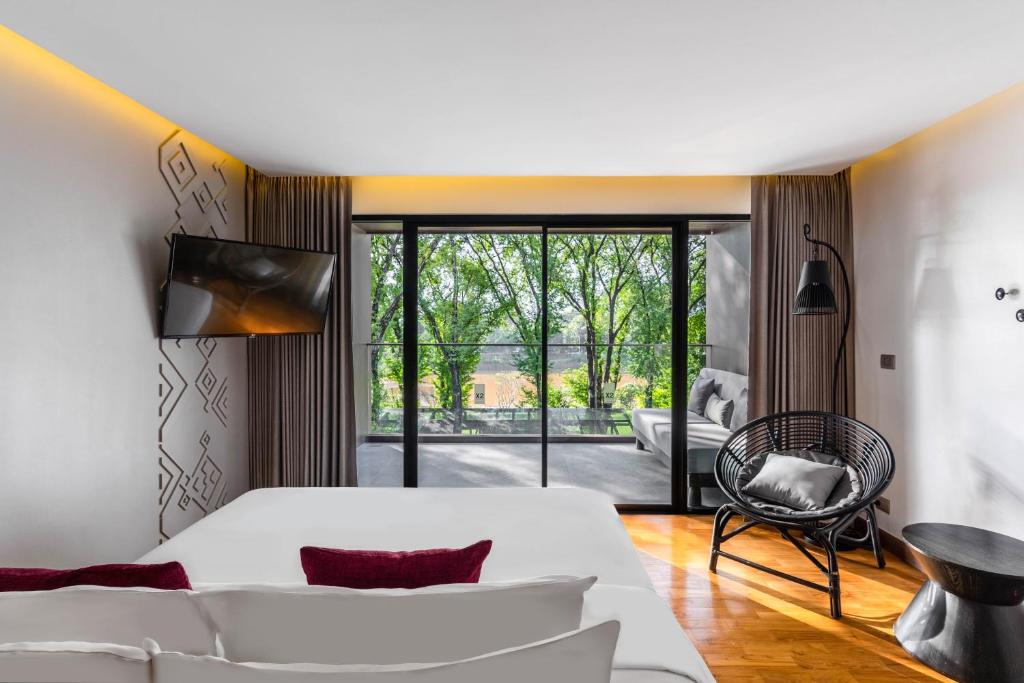 Cross Chiang Mai Riverside - 3