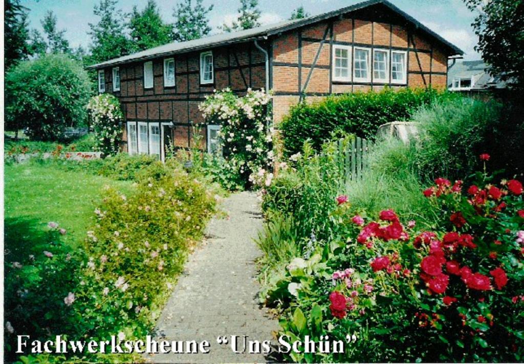 a house with a garden with flowers in front of it at "Uns Schün" Nr 2 in Fehmarn