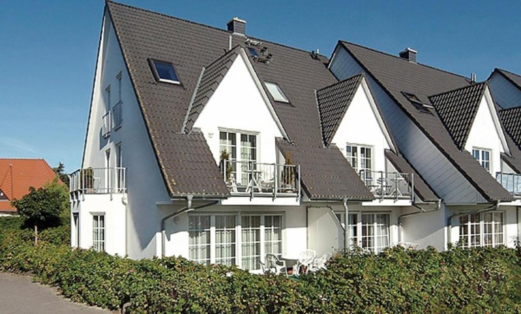 a large white building with a black roof at Kranich VIII, FW 39 in Zingst