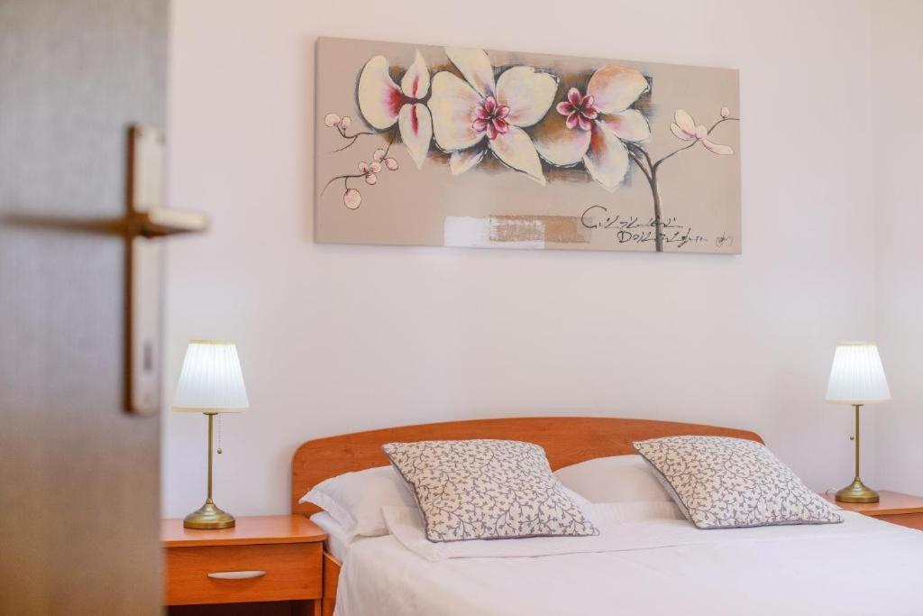 Postel nebo postele na pokoji v ubytování Apartments Dubravka