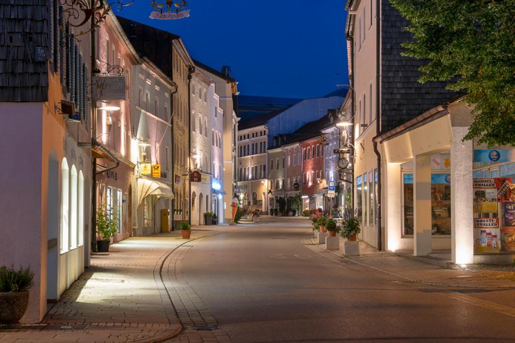 an empty street in a town at night at Ferienwohnung historisches Teisendorf in Teisendorf