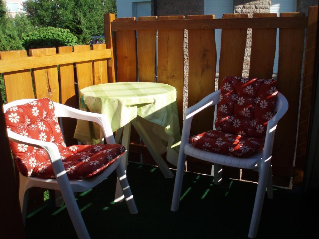 XXL Apartman - Two-Bedroom Apartment With Garden View
