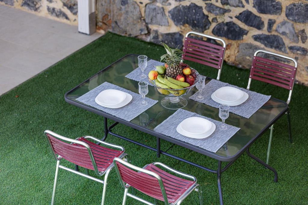 Fotografie z fotogalerie ubytování Family Friendly Basilicata Attali villa Private Pool,Children area v destinaci Vlikhádha