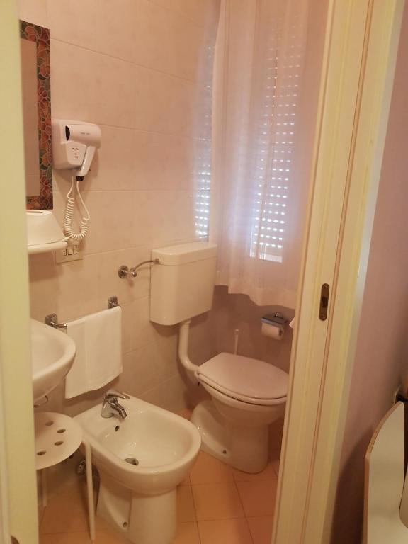 Koupelna v ubytování Hotel Monna Lisa