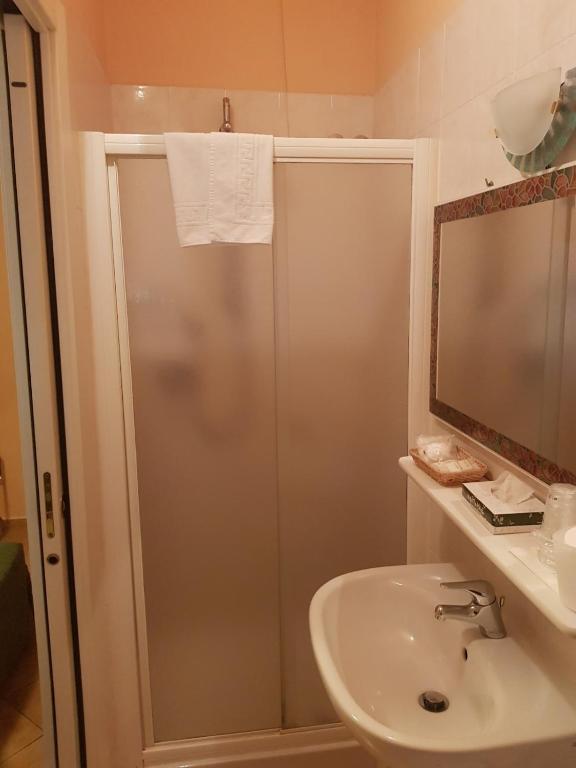 Koupelna v ubytování Hotel Monna Lisa