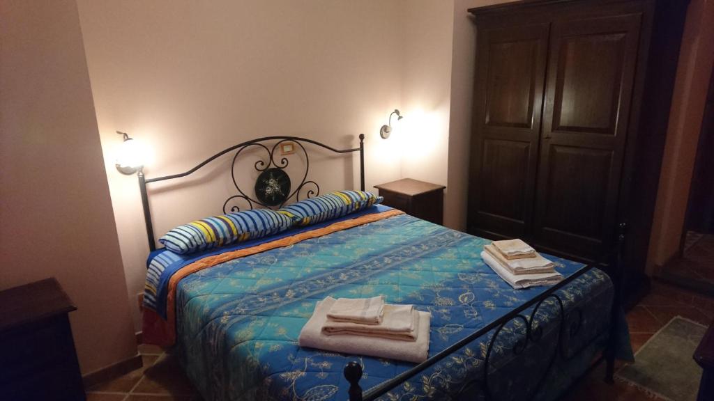a bedroom with a bed with towels on it at B&B Mony e Nico in Riola Sardo