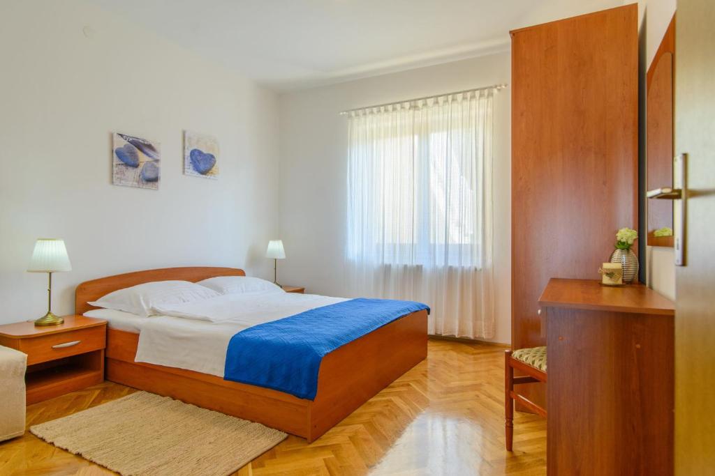 Postel nebo postele na pokoji v ubytování Apartments Dubravka