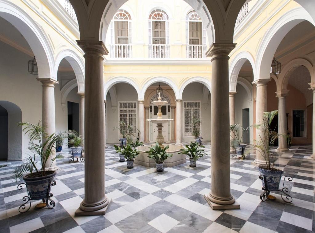 Cozy Apartment in House-Palace with Private Patio, Sevilla ...