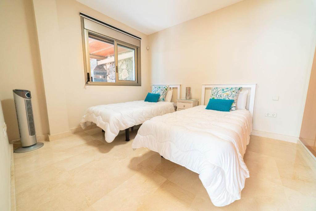 Postel nebo postele na pokoji v ubytování VILLA LUXURY VISTA DE MAR