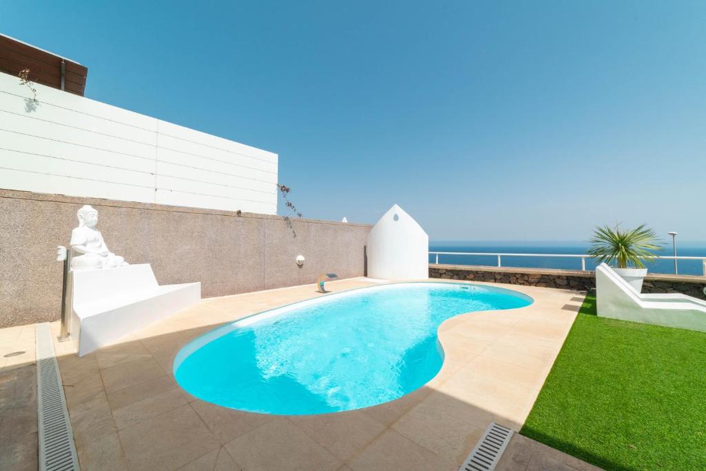 Bazén v ubytování VILLA LUXURY VISTA DE MAR nebo v jeho okolí