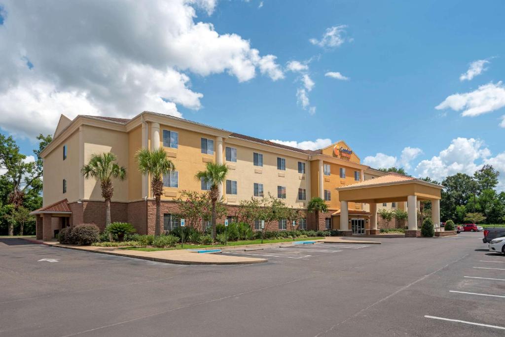 a rendering of a hotel with a parking lot at Comfort Suites in Alexandria
