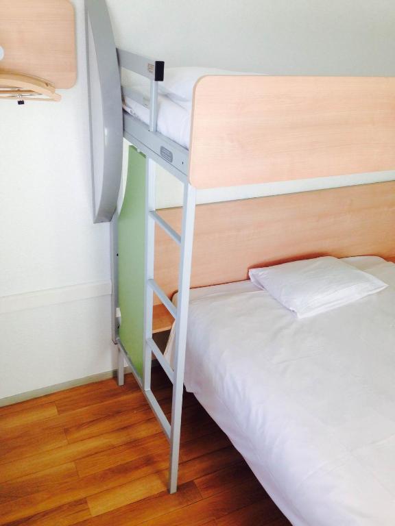 Postel nebo postele na pokoji v ubytování ibis budget Besançon Ecole Valentin