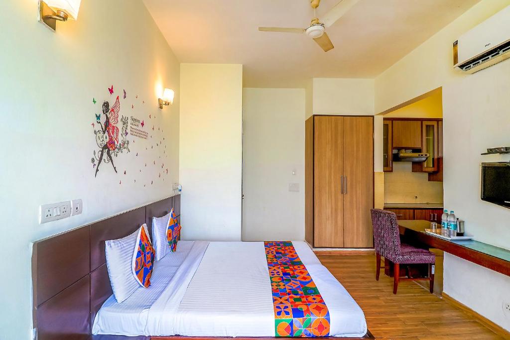 Postel nebo postele na pokoji v ubytování FabHotel Merriment City