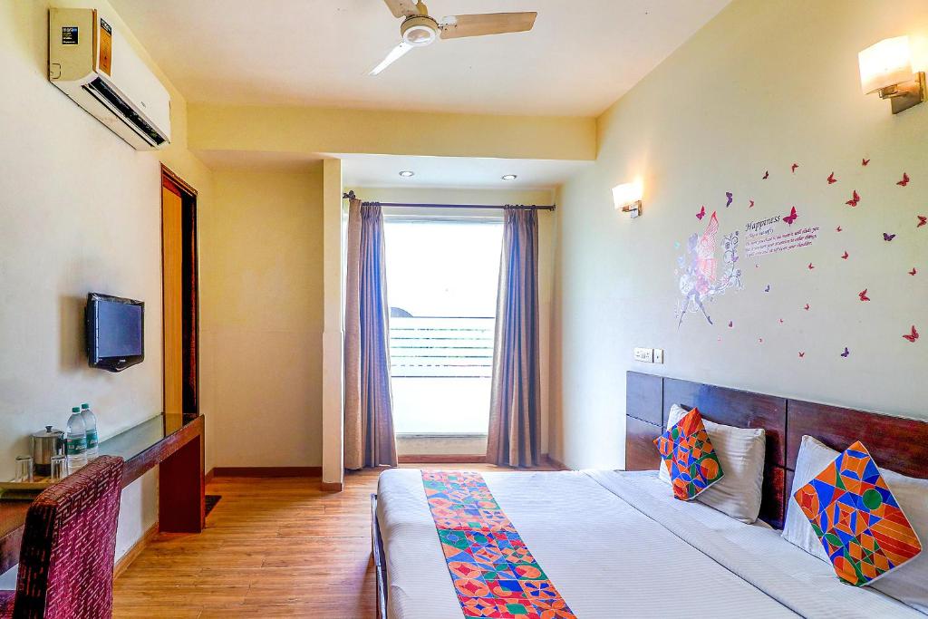Postel nebo postele na pokoji v ubytování FabHotel Merriment City