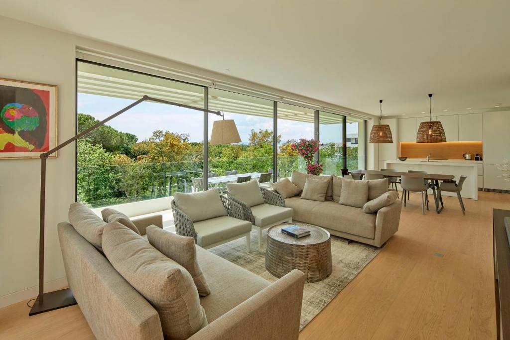 Posezení v ubytování Holiday Rentals at Camiral Golf & Wellness