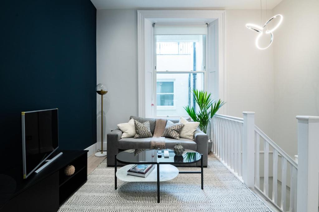 شماره 2 Queensberry Place توسط Stayo