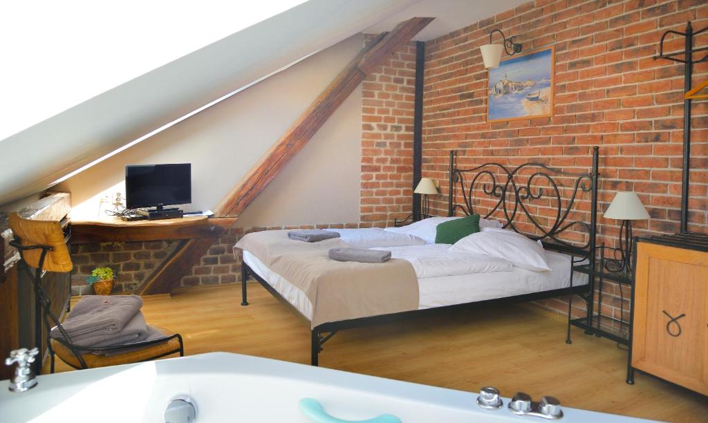 Postel nebo postele na pokoji v ubytování Hotel Via Ironia