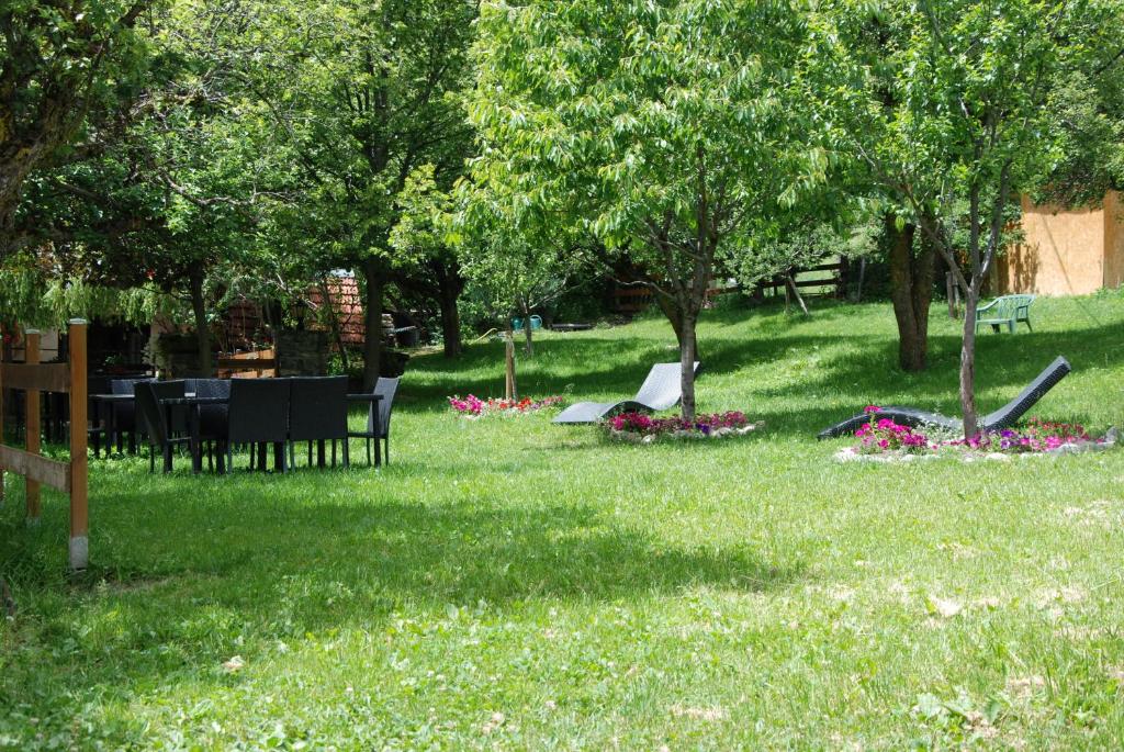 Zahrada ubytování Hotel & Restaurant Le Chalvet