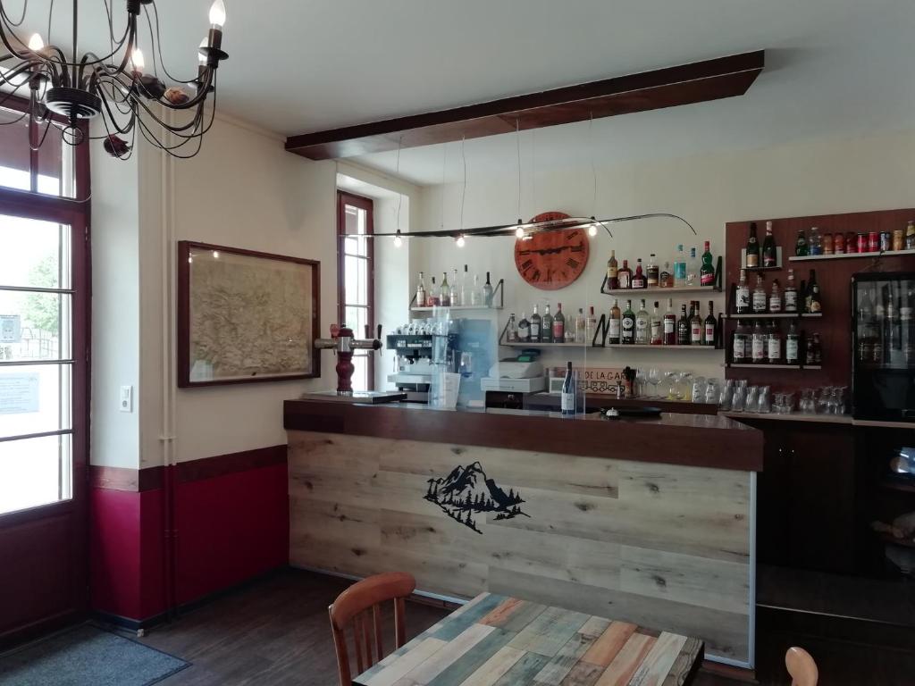 Lounge nebo bar v ubytování Hôtel de la Gare