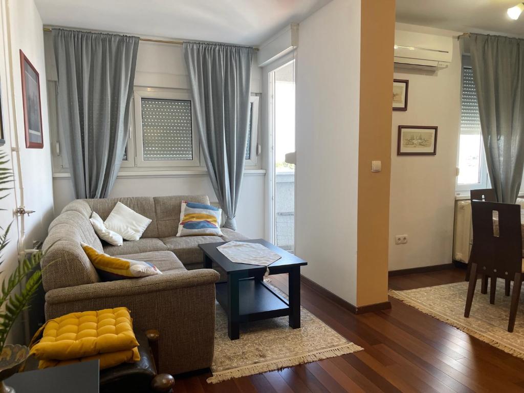 Apartment Kaj - 带阳台的公寓