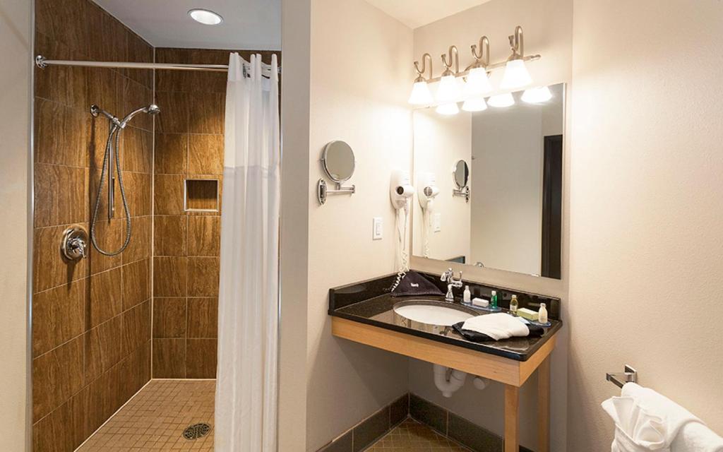 Park Point Marina Inn photo