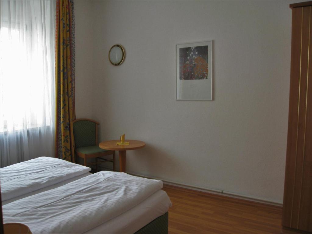 Postel nebo postele na pokoji v ubytování Hotel Möve garni