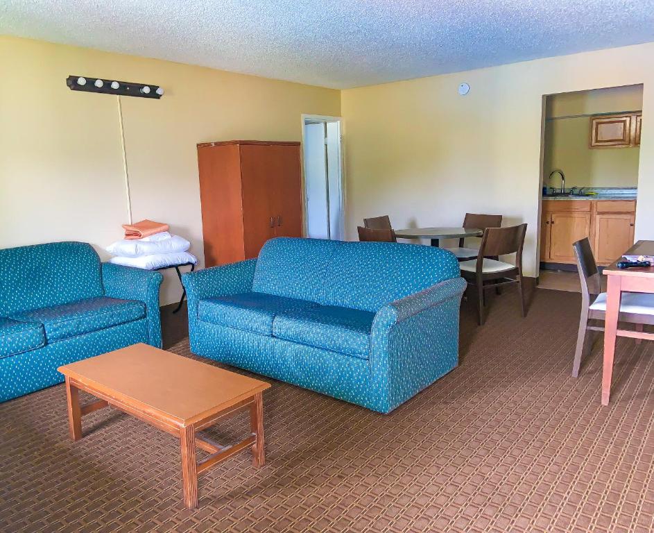 Red Carpet Inn Kinston - Suite Familiar
