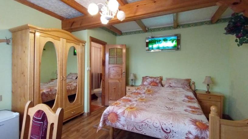 Rúm í herbergi á Letni Domek , Ogrzewany, z bilardem