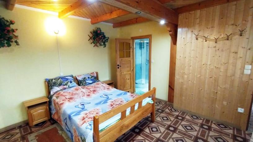 Rúm í herbergi á Letni Domek , Ogrzewany, z bilardem