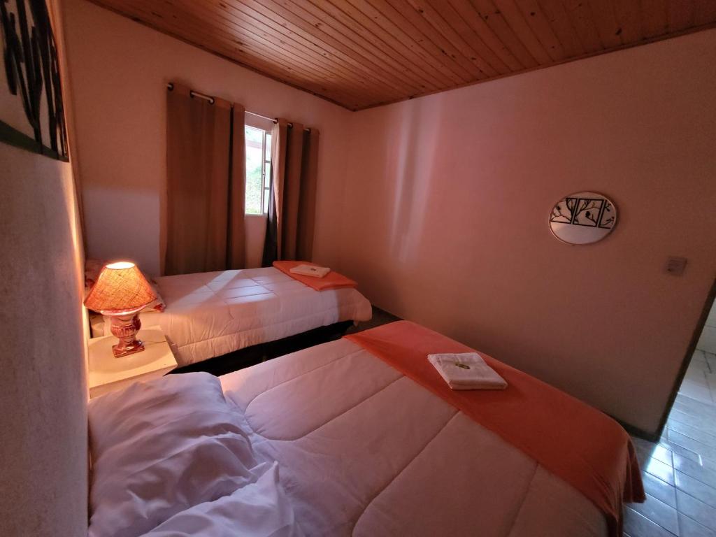 Postel nebo postele na pokoji v ubytování Chácara dos Pássaros