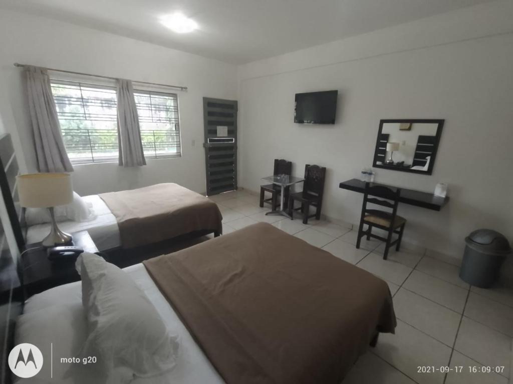 Postel nebo postele na pokoji v ubytování Hotel & Suites Mo Sak