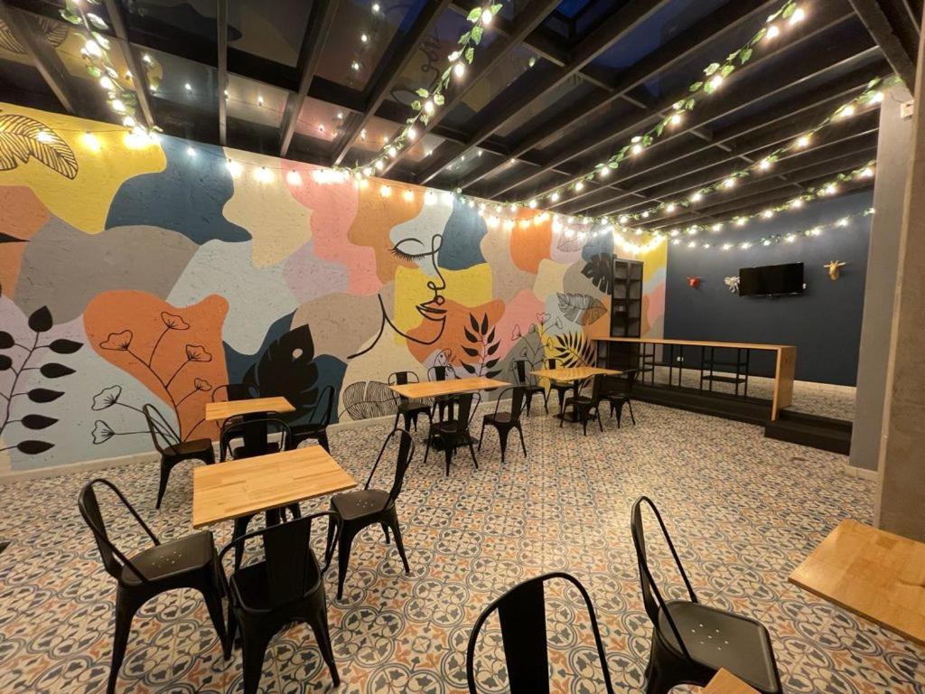 Restaurace v ubytování EM Hotel Corferias Embajada Americana