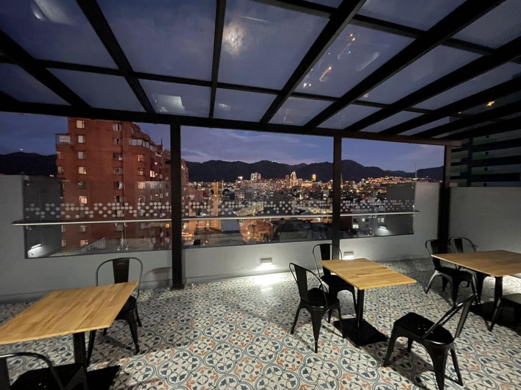 Restaurace v ubytování EM Hotel Corferias Embajada Americana