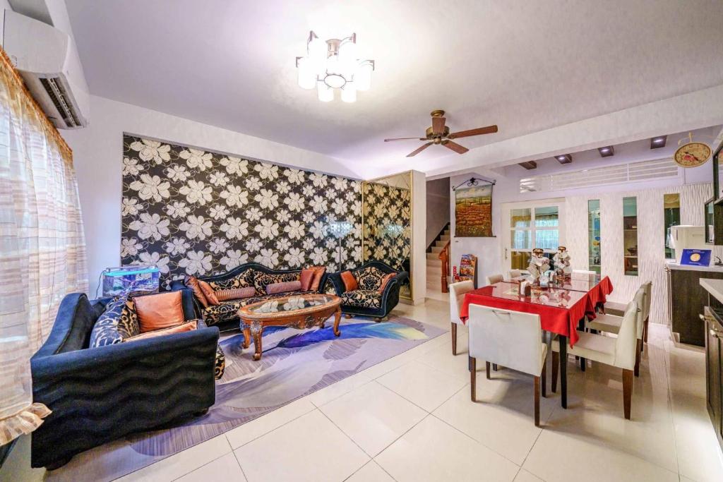 a living room filled with furniture and a dining room at Sunny Homestay in Ji'an