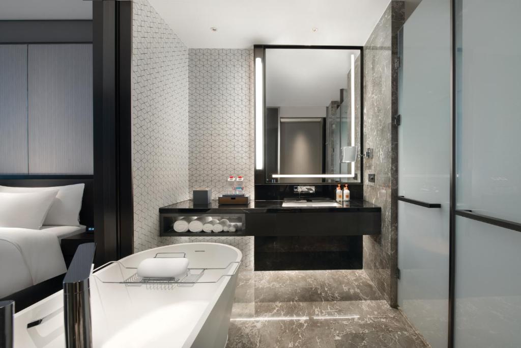 Crowne Plaza Hangzhou Science City, an IHG Hotel - Premium King Room - Lounge Access