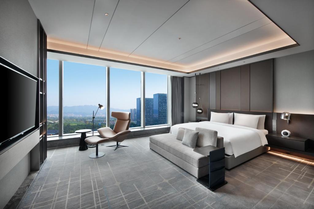 Crowne Plaza Hangzhou Science City, an IHG Hotel - Ambassador King Suite On Top Floor