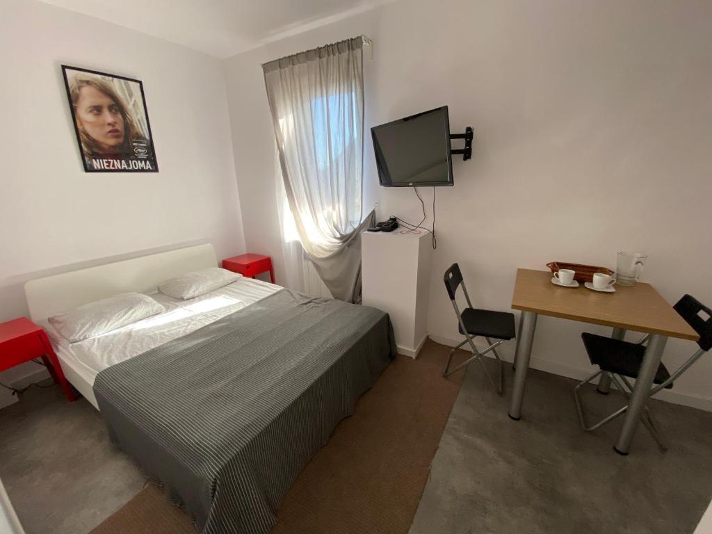 Pokoje Warszawa Modlinska 267 No 2 - Queen Room With Shared Bathroom
