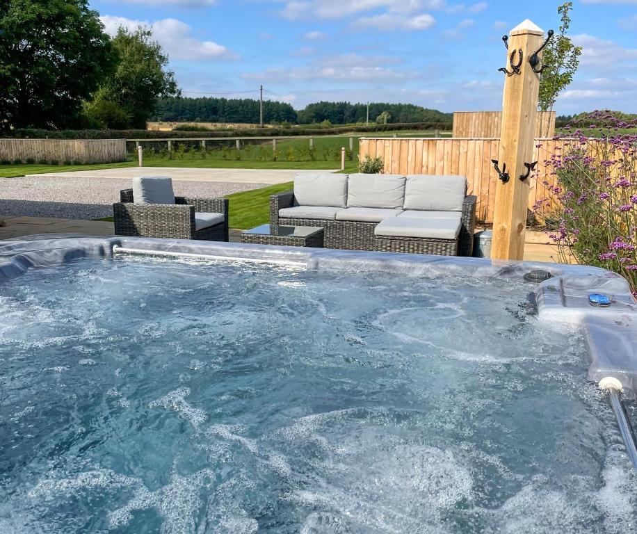 Bazén v ubytování THE VIEW, BROXA - Luxury Lodge - Yorkshire Coast nebo v jeho okolí