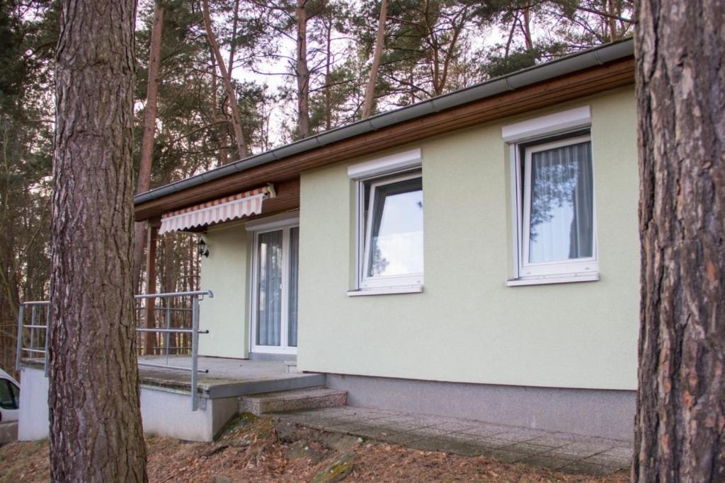 a house with a porch and two windows at Ferienhaus John- Lennard in Feldberg