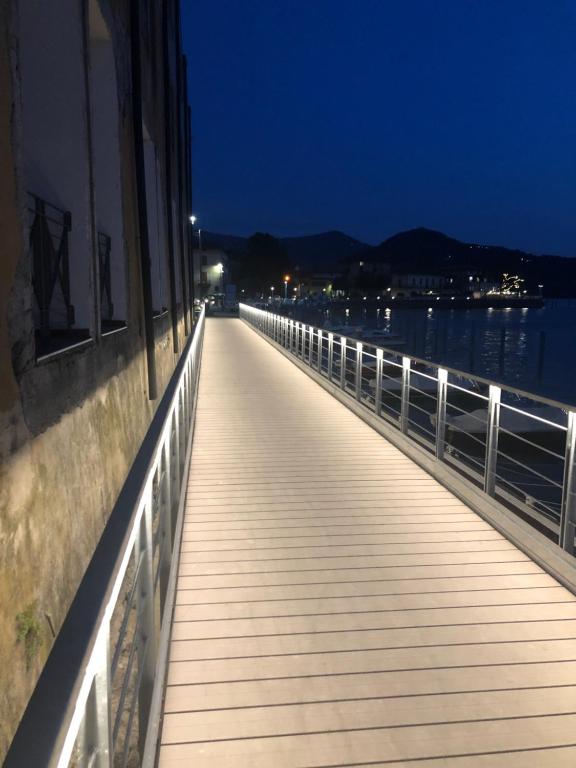 Fotografia z galérie ubytovania In Riva al Lago di Iseo Residenza LOFT v destinácii Marone