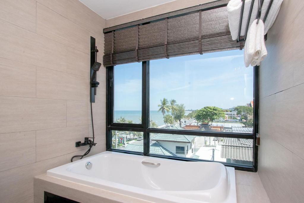 Seed Boutique Hotel - Superior King Room