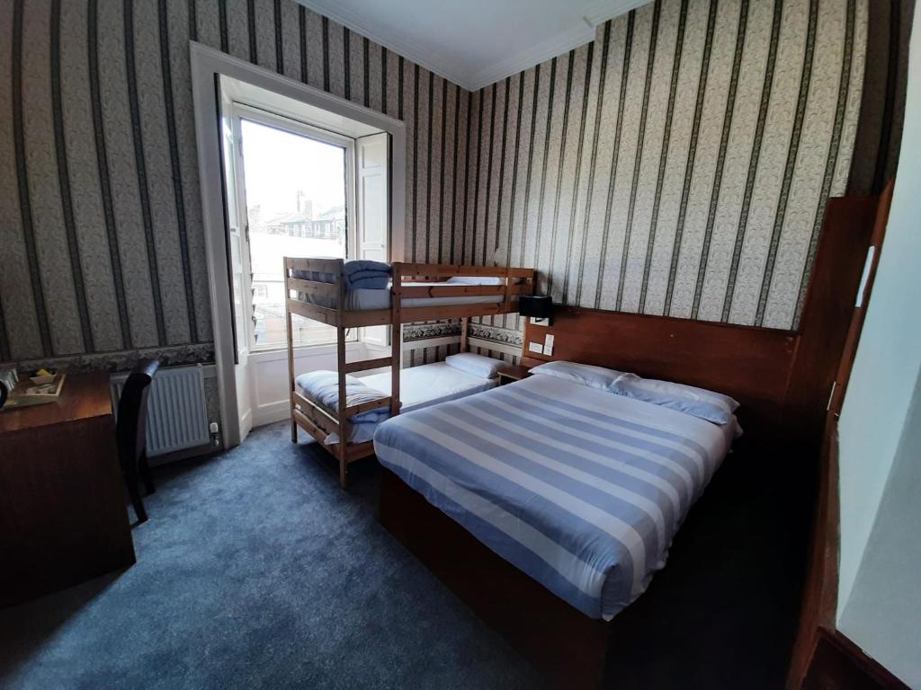 Cama o camas de una habitación en Adelphi Hotel