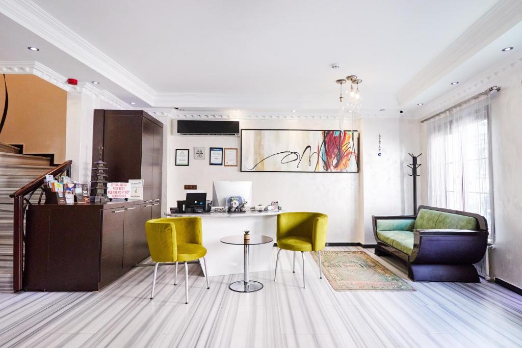 Kuchyň nebo kuchyňský kout v ubytování Kumru Hotel