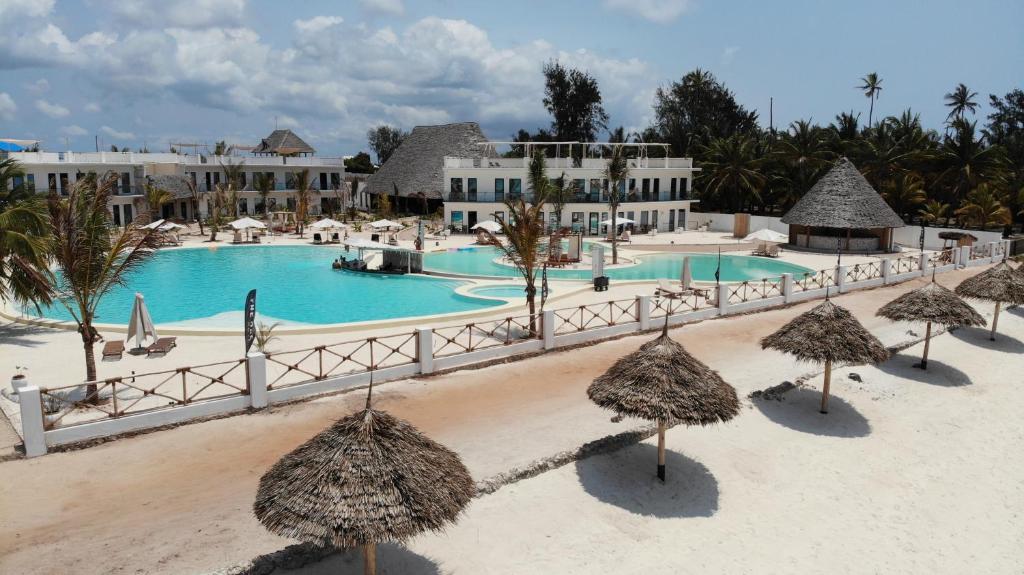 Bazén v ubytování The One Resort Zanzibar nebo v jeho okolí