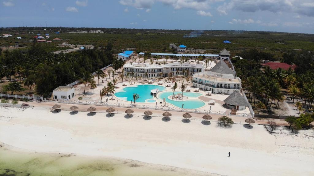 Bazén v ubytování The One Resort Zanzibar nebo v jeho okolí
