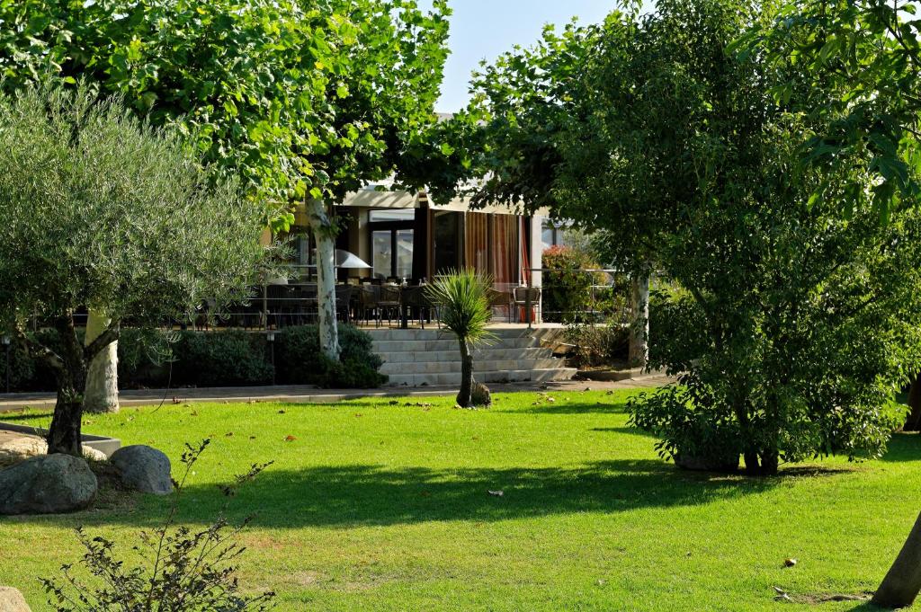 Zahrada ubytování Hôtel Spa Restaurant La Madrague